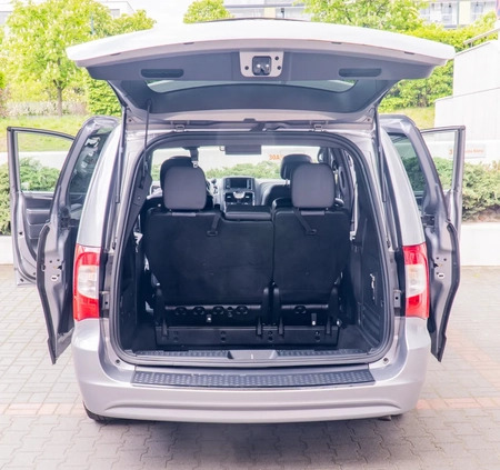 Chrysler Town &amp; Country cena 60500 przebieg: 115000, rok produkcji 2014 z Dobra małe 37